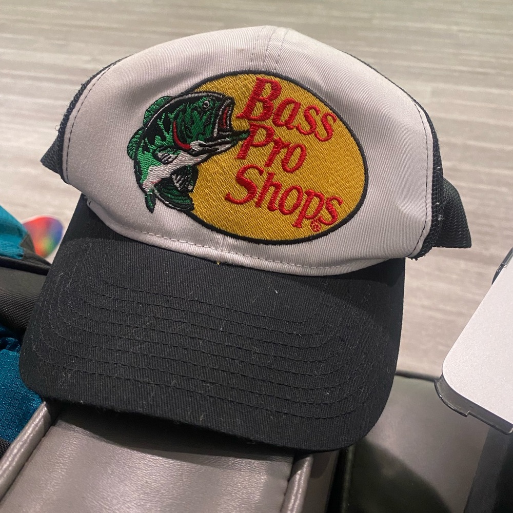 Bass Pro Shop mesh baseball cap
